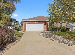 2 Crabapple Ln, Glen Carbon, IL 62034