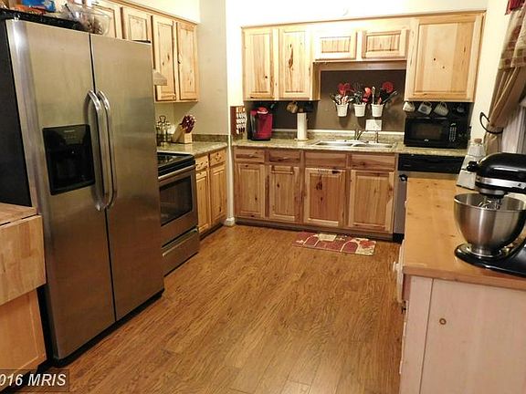 2nd image of 4 Willow Ln
