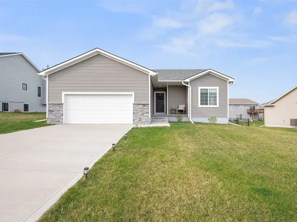 2424 N 7th Ave E, Newton, IA 50208