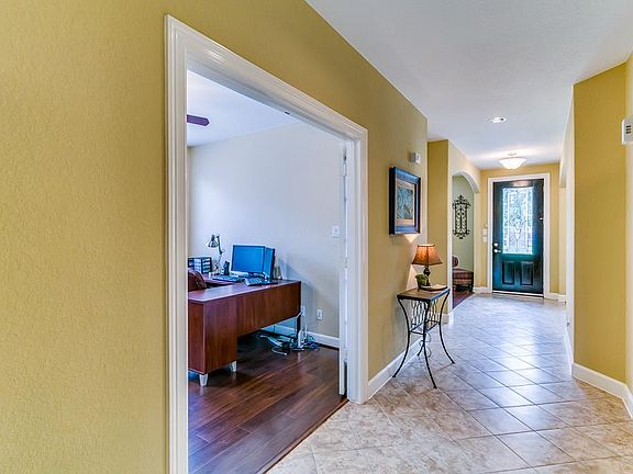 3rd image of 811 Harbor Lakes Ln