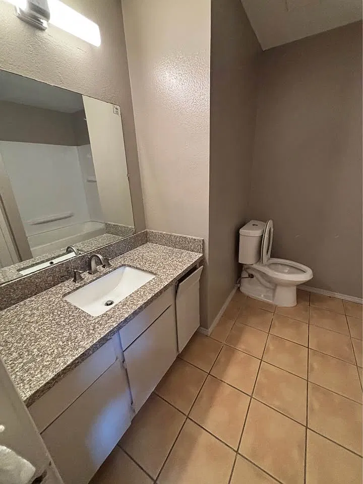 2 bed, 900 sqft, $995 — Photo 1