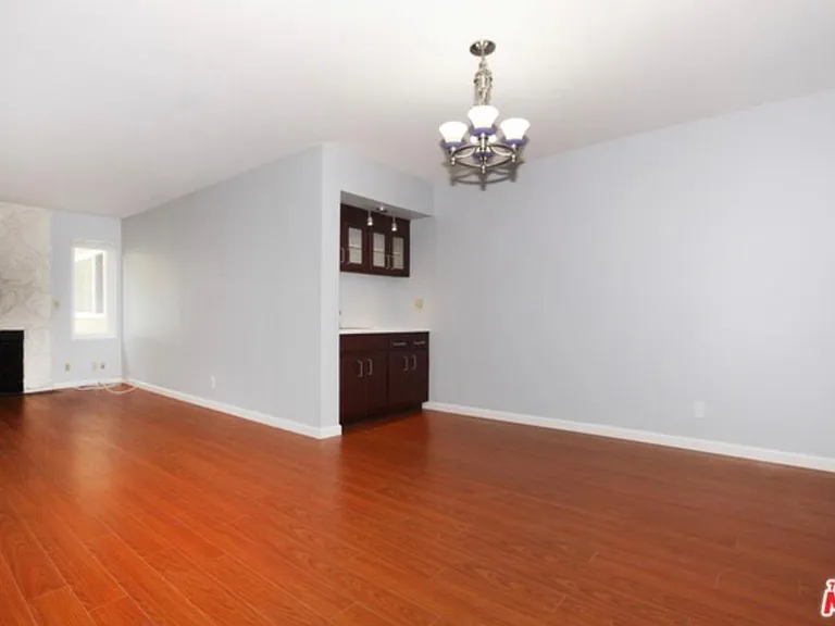 1262 S Barrington Ave #203 — Photo 5