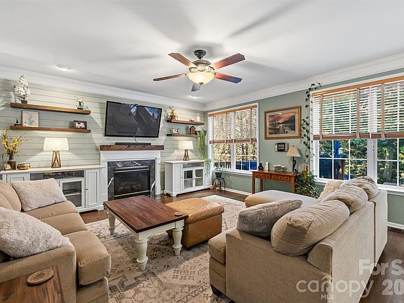 4th image of 7453 Mountain Ridge Dr