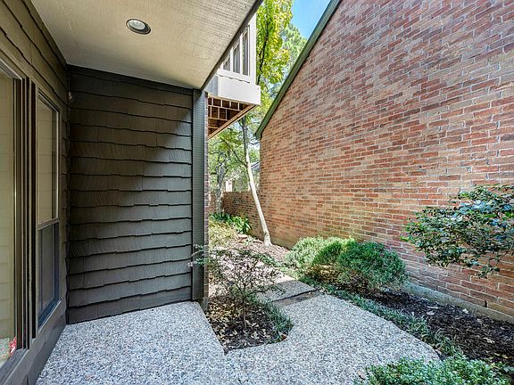 2nd image of 250 Sugarberry Cir