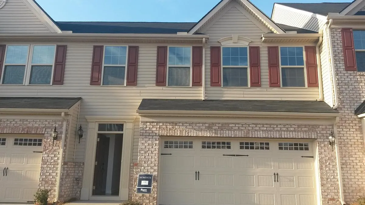 3 bed, 2.5 bath, 1740 sqft, $1,850 — Photo 1