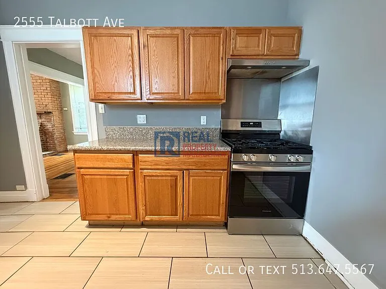2555 Talbott Ave — Photo 8