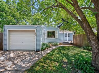 1923 39th St, Des Moines, IA 50310