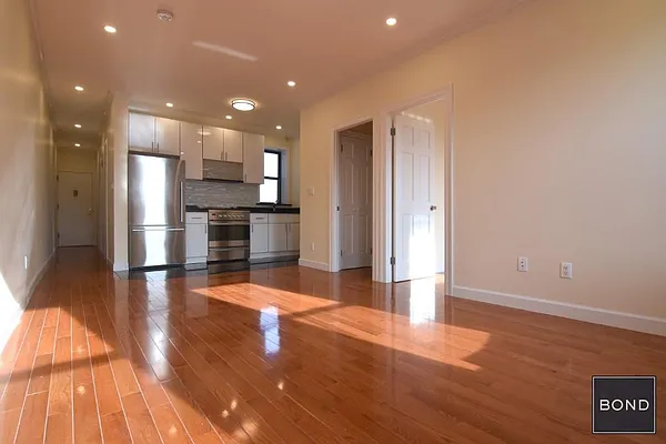 Rented by Bond New York | media 23