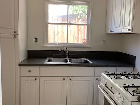 4th image of 2113-2119 Montrose Ave #2117