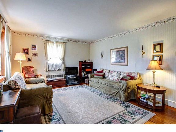2nd image of 222 W Summit St
