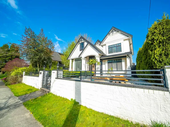 813 Dublin St, New Westminster, BC V3M 2Y5