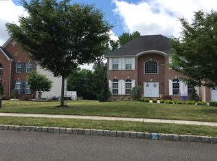 4 Harbor Ct, Monroe Township, NJ 08831