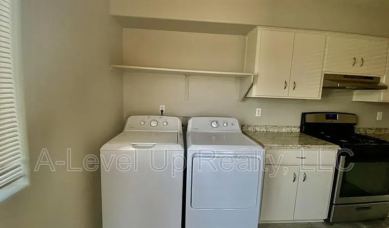 267 E 21st St #1 — Photo 7