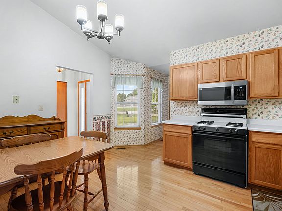 5th image of 4548 Vista Dr