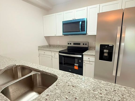 4th image of 622 SE 7th St