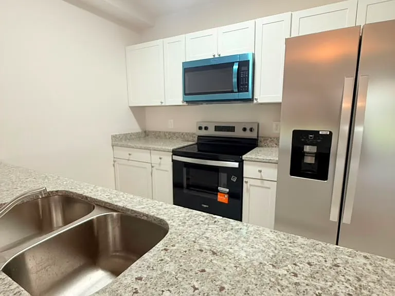 622 SE 7th St — Photo 4