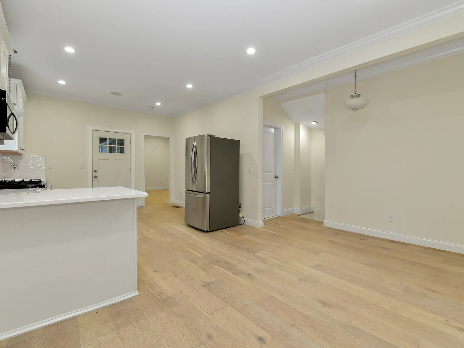 2 bed, 1255 sqft, $3,100 — Photo 4