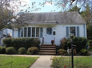 28 Hillcrest Rd, Burlington, MA 01803