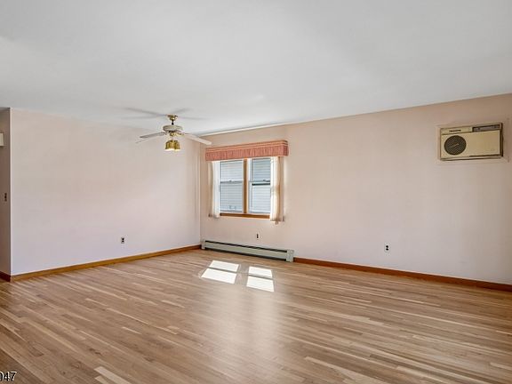 4th image of 27 Crystal St