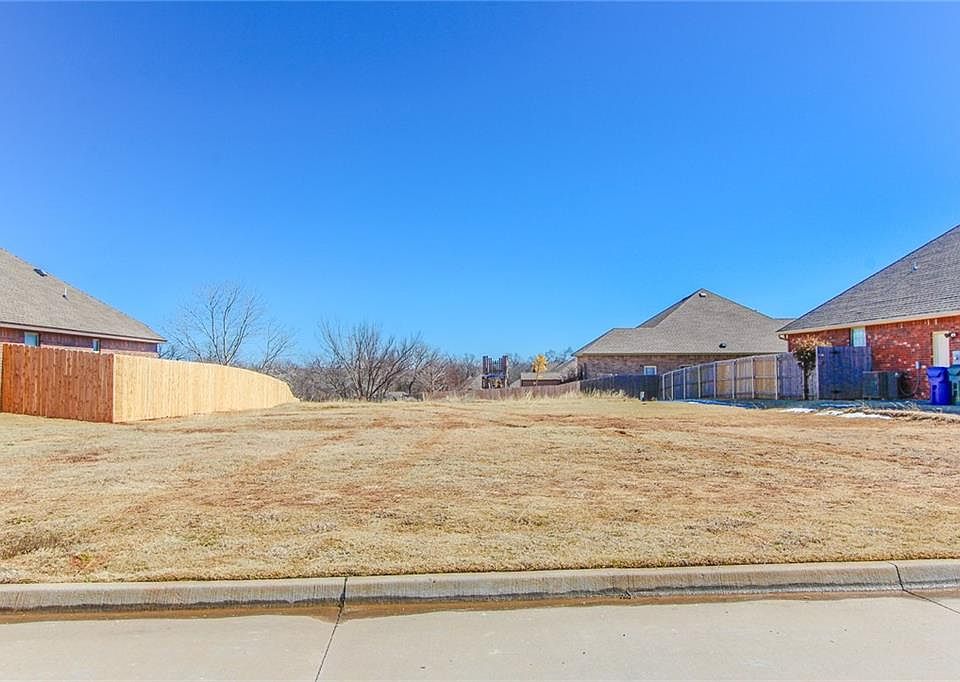 1st image of 2125 Valley Holw #9