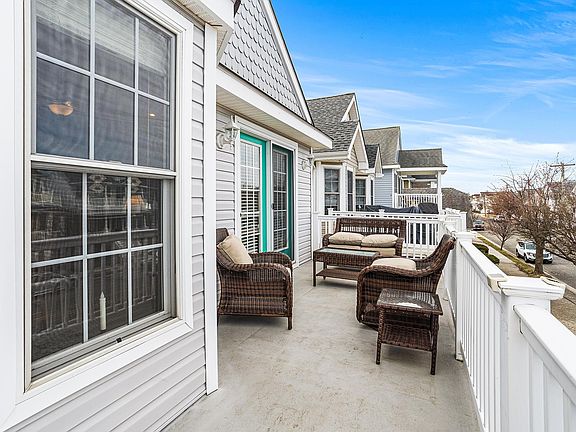5th image of 207 Asbury Ave #2