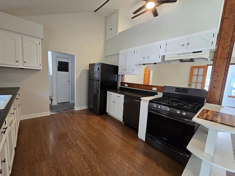 16 Wilshire Wood Dr — Photo 5