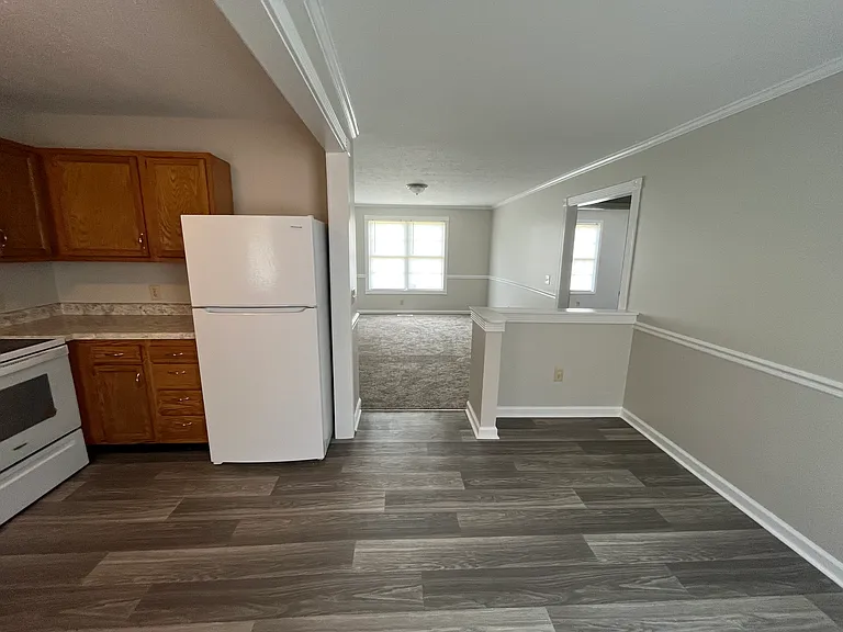 920 E Main St — Photo 2