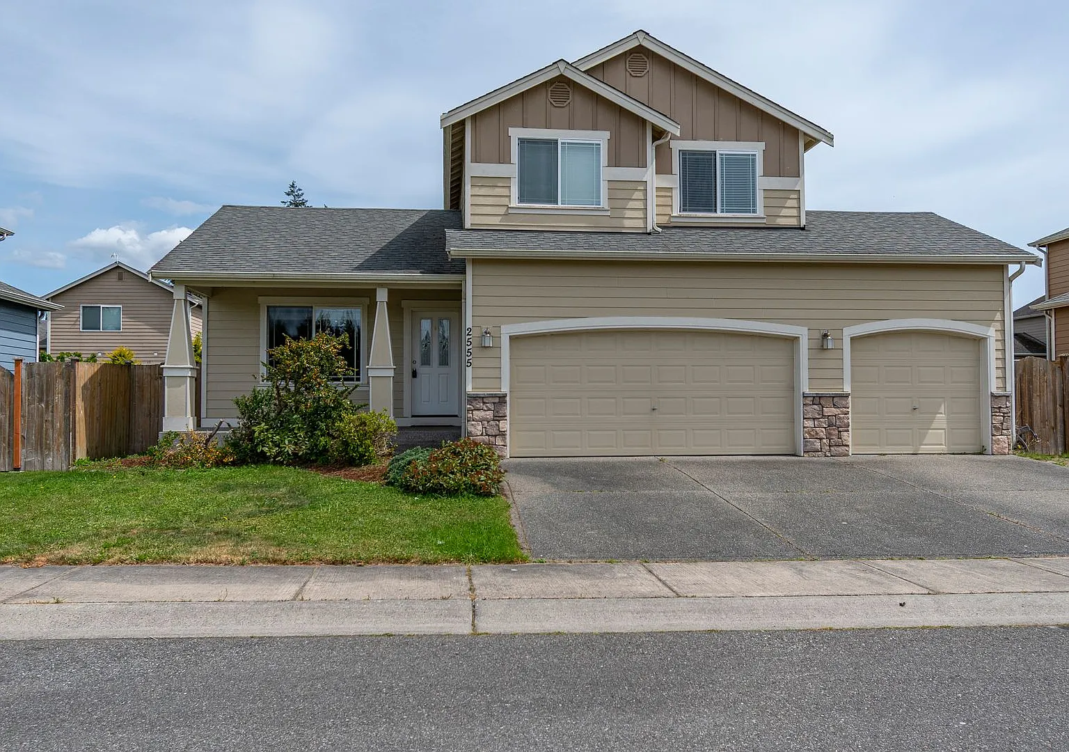 Charming 3-Bedroom Home Across from Nature Preserve & Frostad Pond! — Photo 1