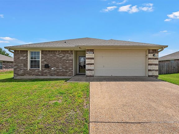 2nd image of 2032 Sabine Dr
