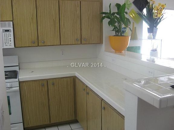 5th image of 637 E Yacht Harbor Dr