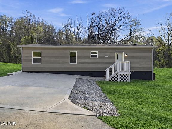 4th image of 1144 Valley Dr SW