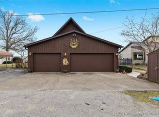 6426 Longview Beach Rd, Jeffersonville, IN 47130