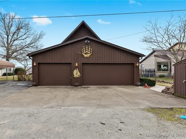 6426 Longview Beach Road, Jeffersonville, IN 47130