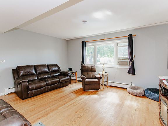 4th image of 4019 Judd Ave