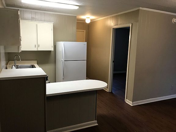3rd image of 610 Delhomme Ave APT 1E