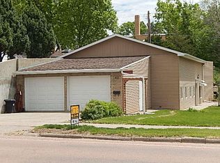 411 S Main St, Chamberlain, SD 57325