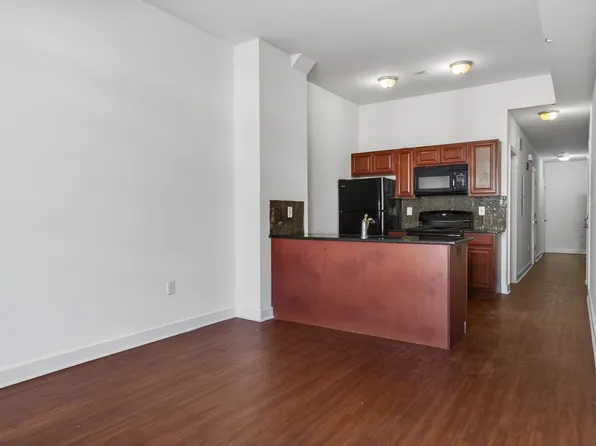 6040 Market St #2, Philadelphia, PA 19139