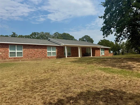 120 E Huron Cir, Nocona, TX 76255