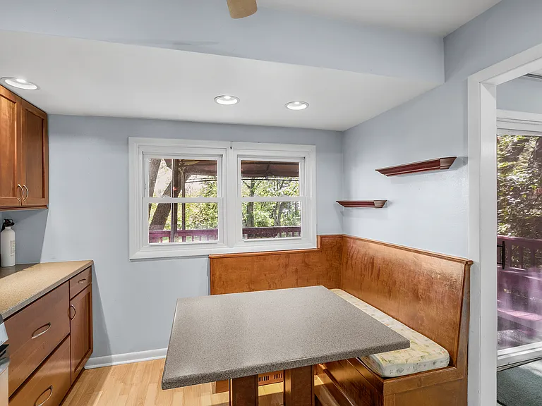 1140 Sunnyslope Dr — Photo 12