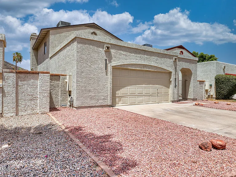 4760 W Wahalla Ln — Photo 43