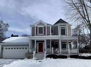 9 N Caroline St, Crystal Lake, IL 60014