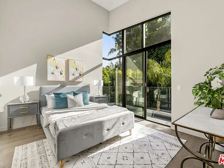 1847 Coldwater Canyon Dr — Photo 13
