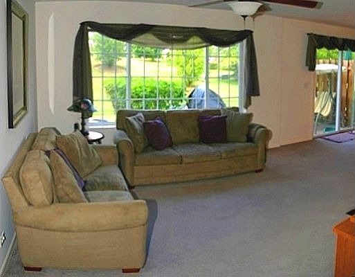 LIVING ROOM W/ PICTURE WINDOW