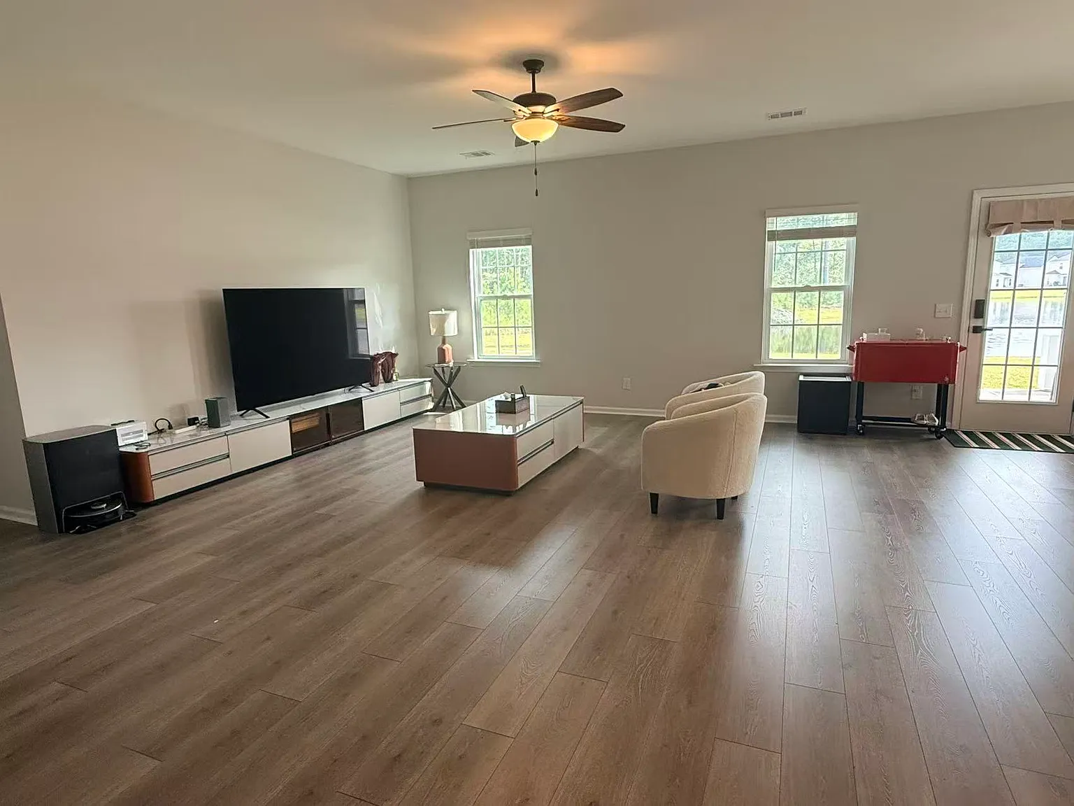 5 bed, 3034 sqft, $2,800 — Photo 4