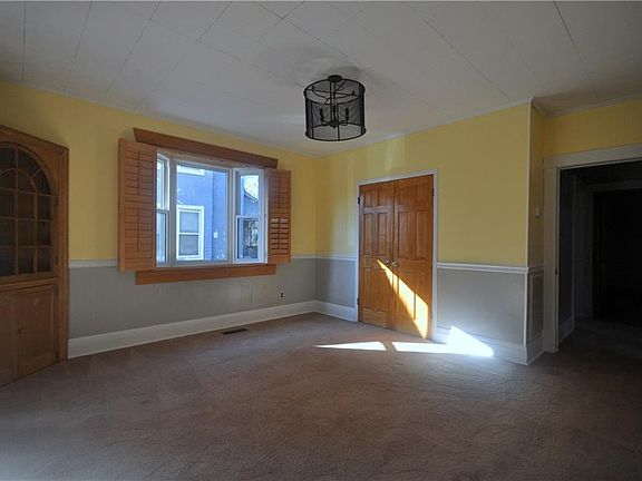 5th image of 440 New York Ave #1