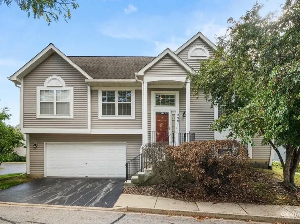 2901 Shelly Ln, Aurora, IL 60504