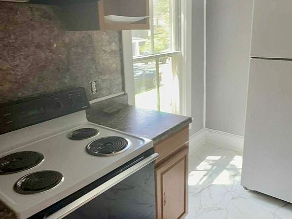 5th image of 115 Maple St