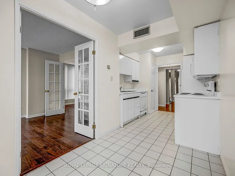 7 Carlton St #306 — Photo 10