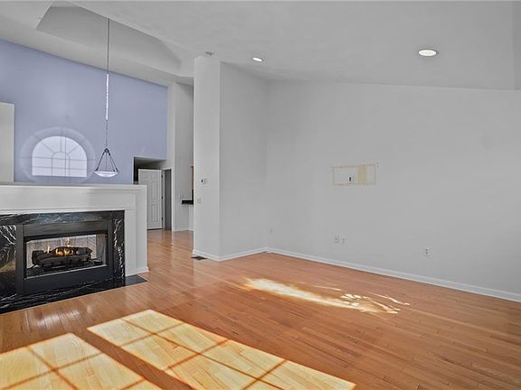 4th image of 3 Queen Annes Ct