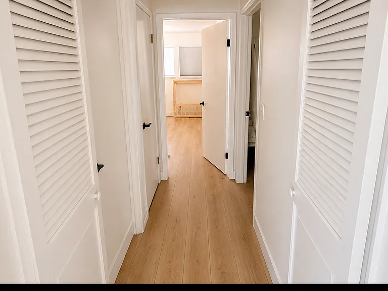 23058 Broadmoor Ct — Photo 7